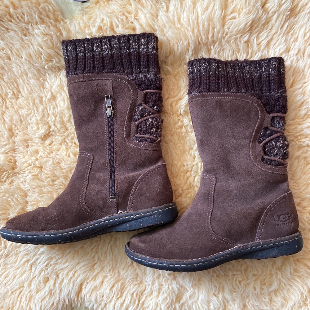 Girls UGGS - Picture 2 of 7